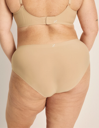 Clementine has 51” hips, and wearing KNIX XXL | Warm Sand