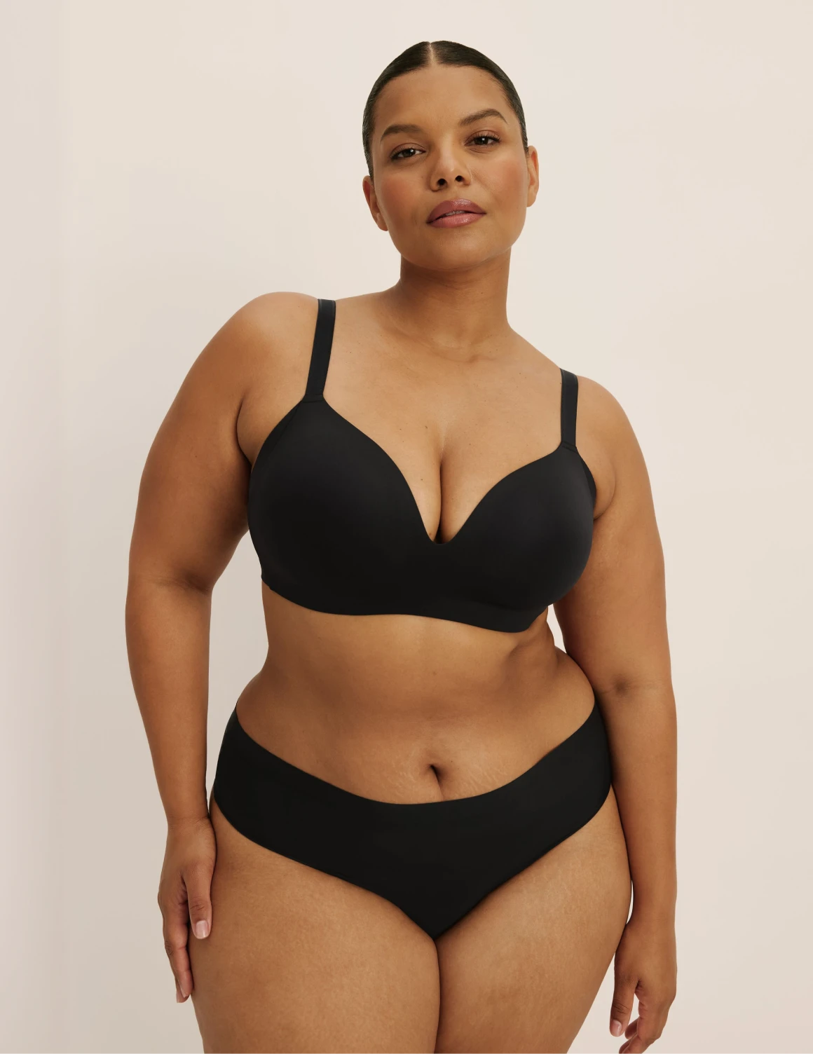 Leslie has 49” hips and wears KNIX XXL | Front view of model wearing the Light Leakproof No-Show French Cut highlighting the coverage and smooth fit | Black
