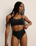 Gin has 38” hips, and wearing KNIX S | Black