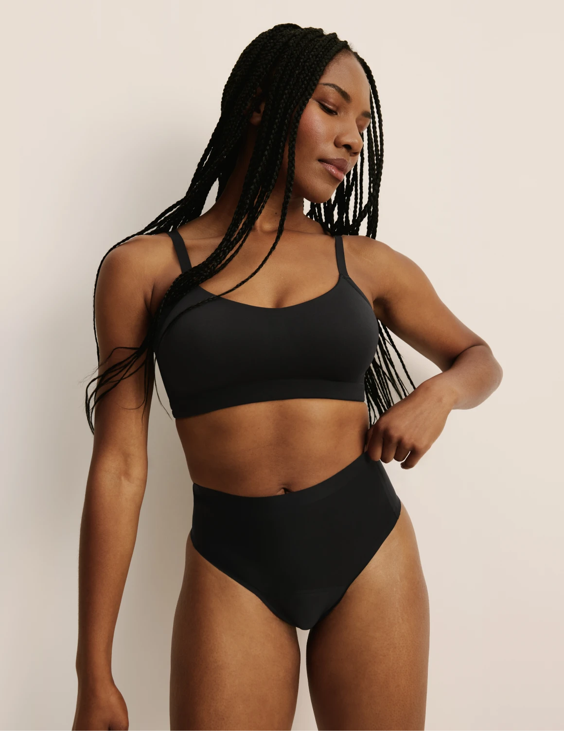 Gin has 38” hips, and wearing KNIX S | Black