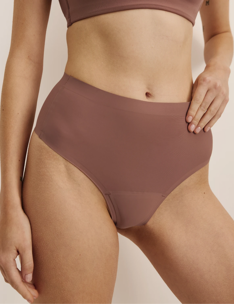 Molly has 35.5” hips, and wearing KNIX S | Sola