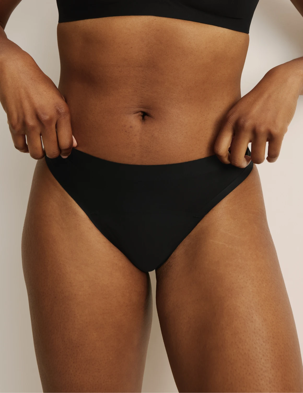 Gin has 38” hips and wearing KNIX S | Black