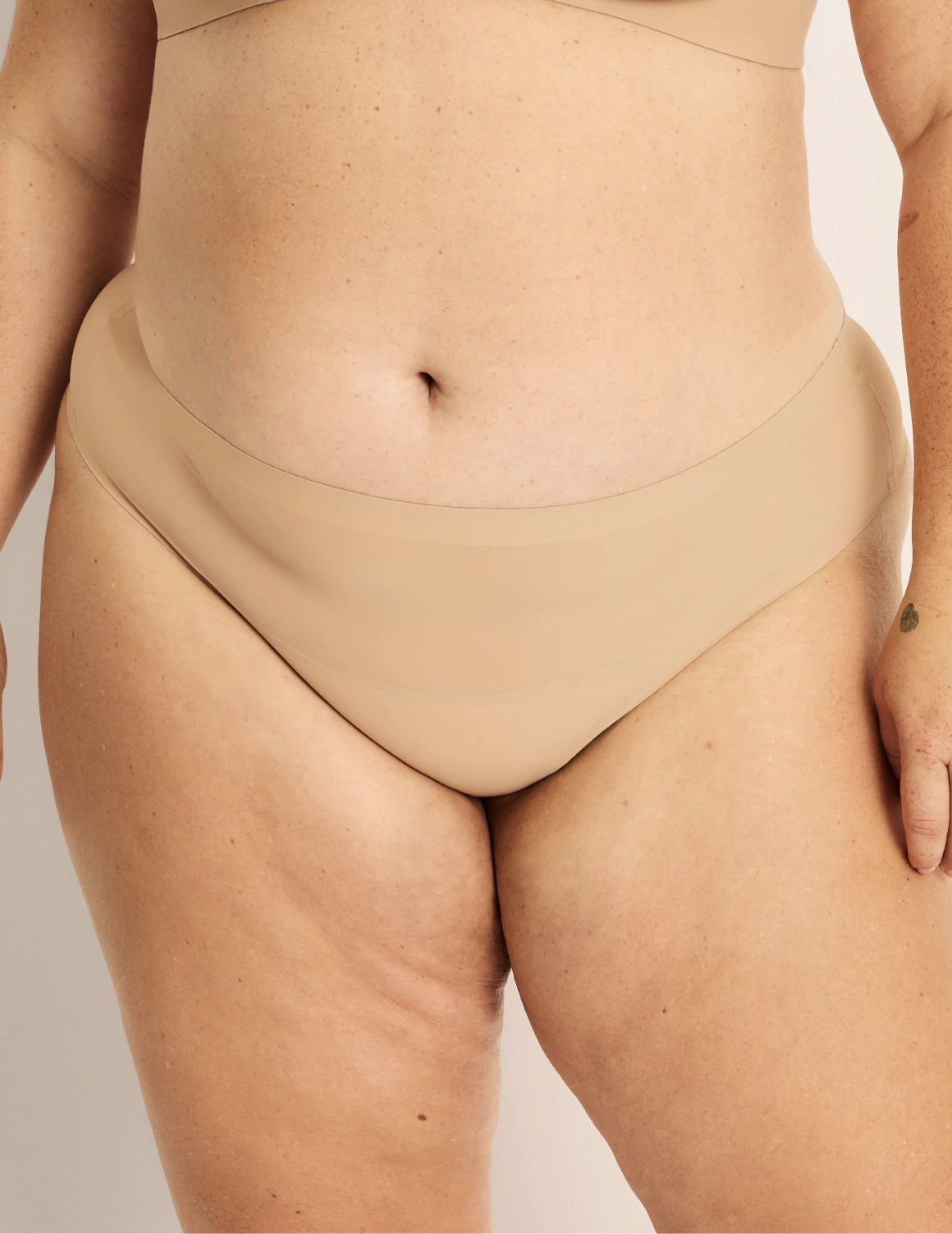 Clementine has 51” hips and wearing KNIX XXL | Warm Sand