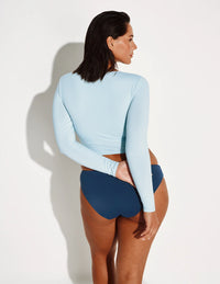 Maya is a 34DDD and is wearing a Knix size M | Blue Ice