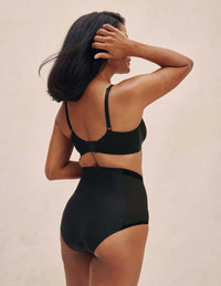 Anupa King is wearing KNIX S | Black