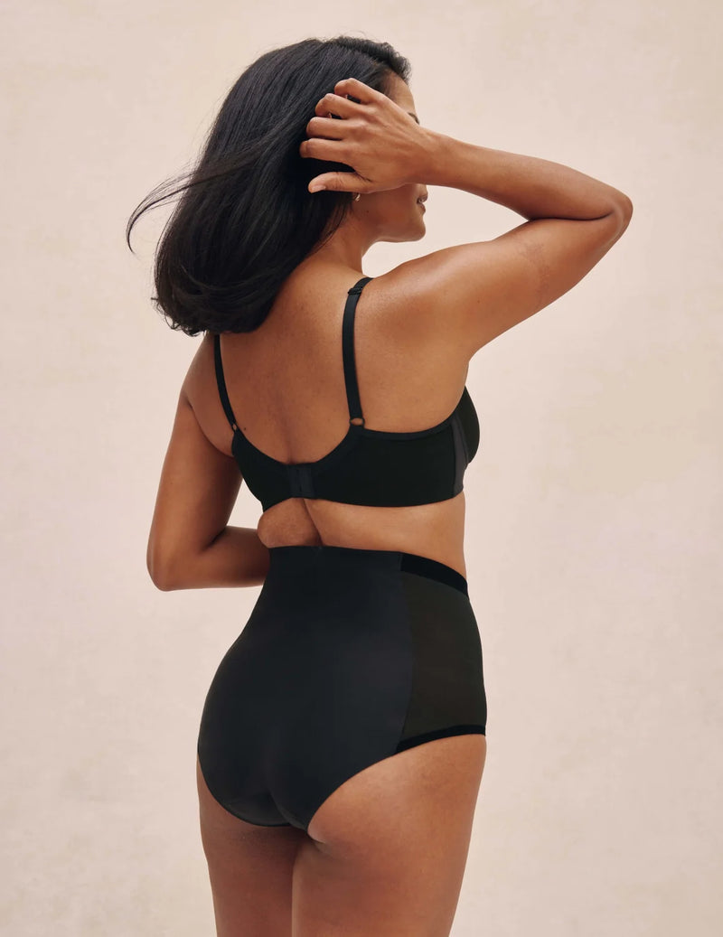 Anupa King is wearing KNIX S | Black