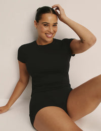 Andie is a 34E and is wearing a Knix size M | Black