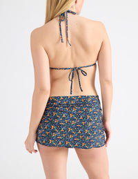 Isabelle has 40" hips and wears a Knix size M | Sea Lily