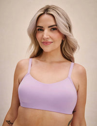 Sarah (Birds Papaya) is wearing KNIX M | Lilac