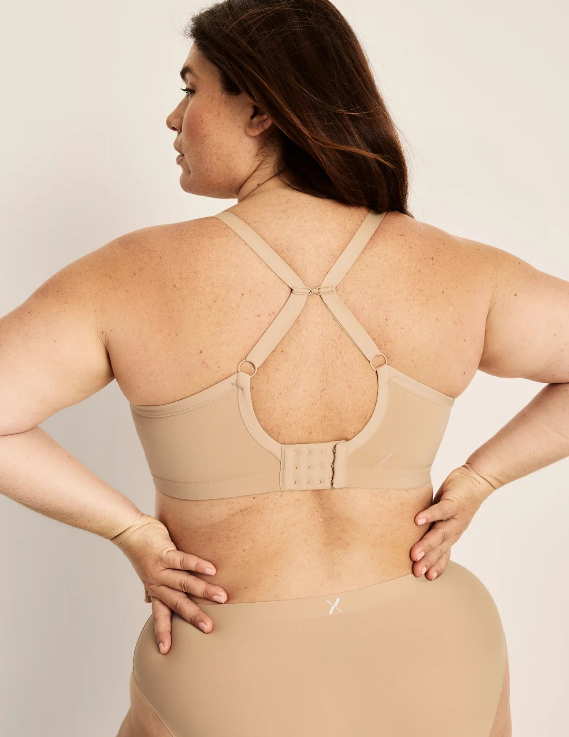 Clementine is a 40G and wearing KNIX XXL++  | Warm Sand