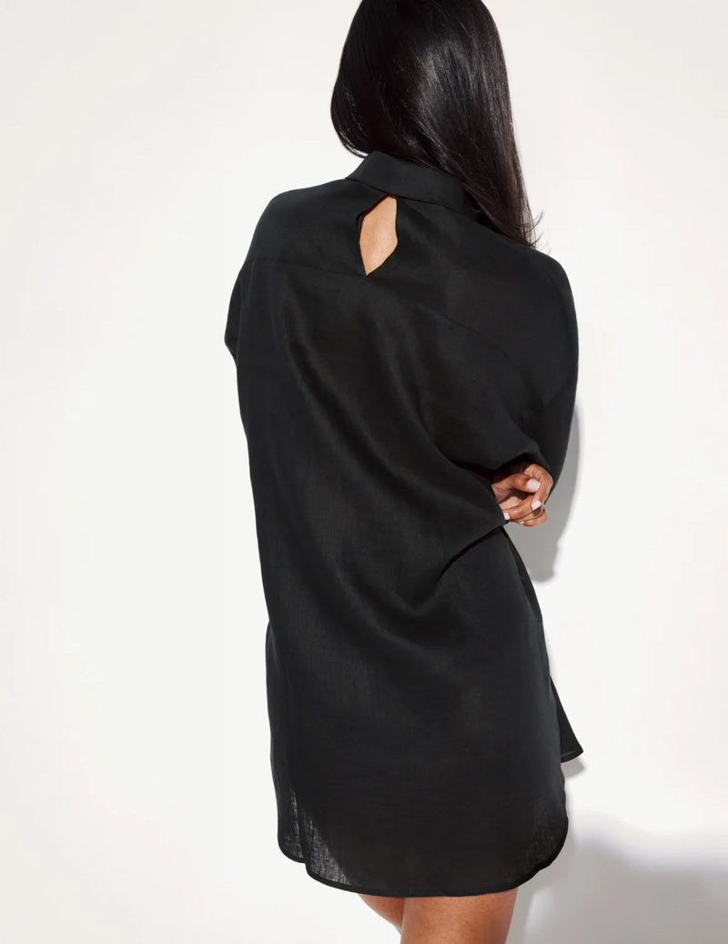 Jay is a 30E, 5’8”, and wearing KNIX S | Black