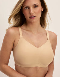 Megan is a 32E and wears a KNIX S+ | Warm Sand