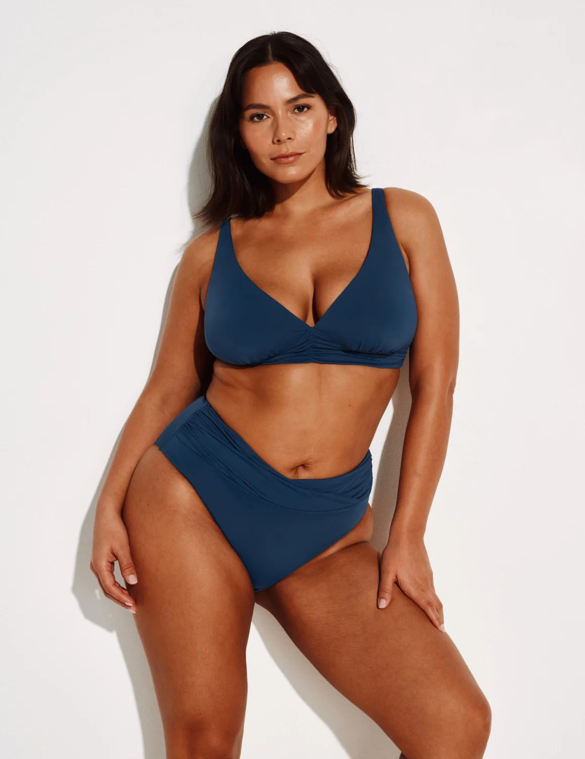 Maya has 43” hips and wears a Knix size L  | Horizon