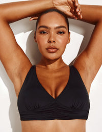 Amber is a 36C and wears a Knix size L | Black