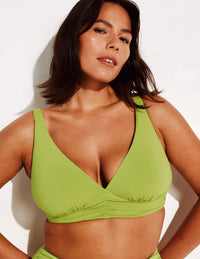 Maya is a 34DDD and wears a Knix size M+  | Chartreuse