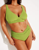 Maya is a 34DDD and wears a Knix size M+ | Chartreuse