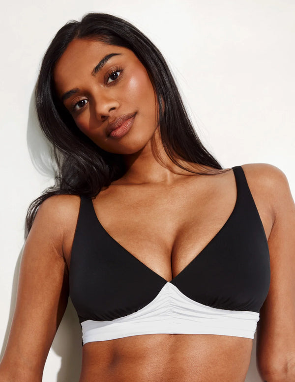 Jay is a 30E wearing KNIX S+  | Black/White