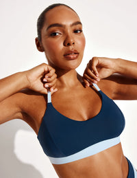 Amber is a 36C and wears a Knix size L  | Horizon/Blue Ice