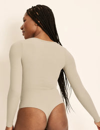Gin is a 34DD, has 38” hips, is 5’8” tall and wears a size M | Fawn