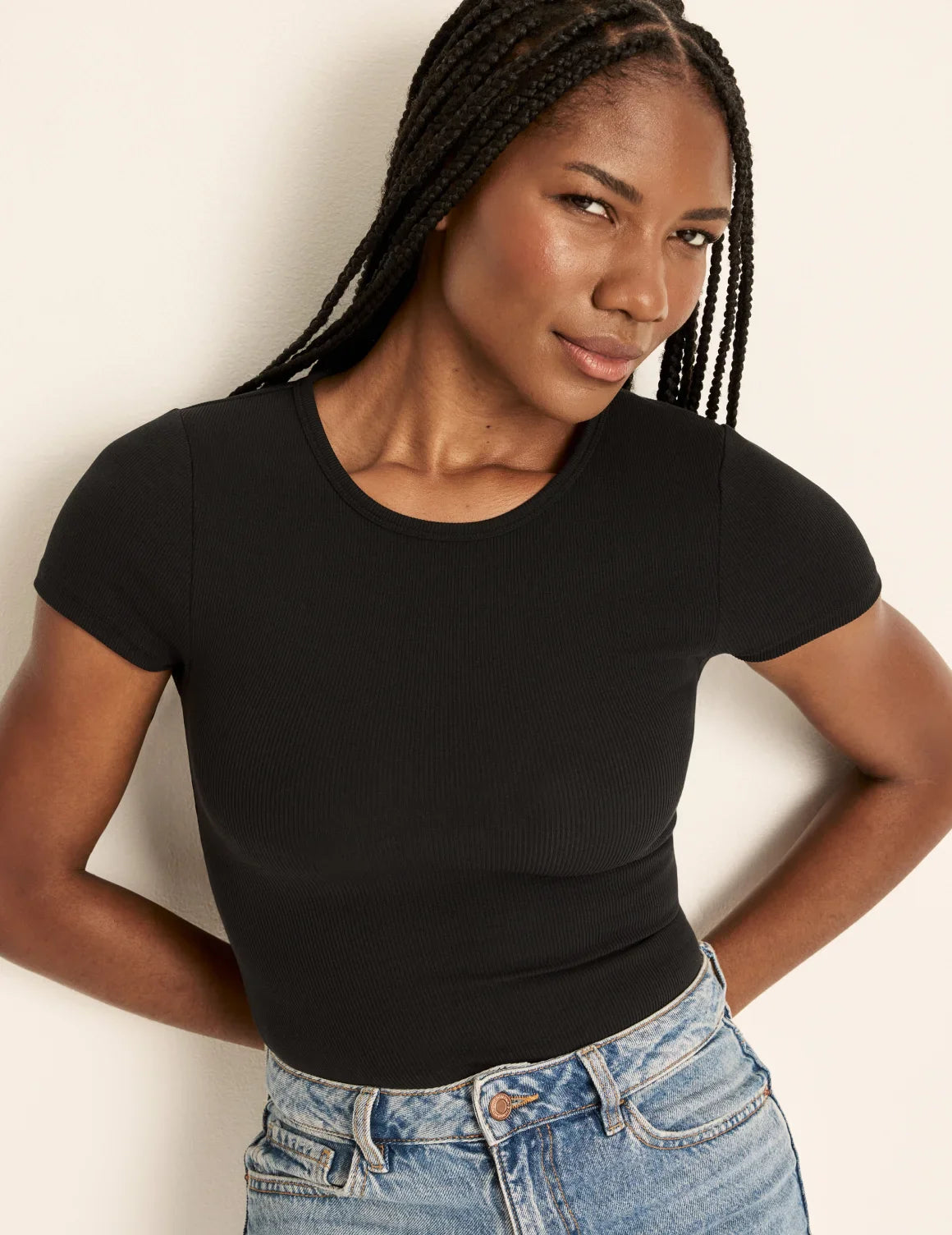 Gin is a 34DD wears a size M | Black