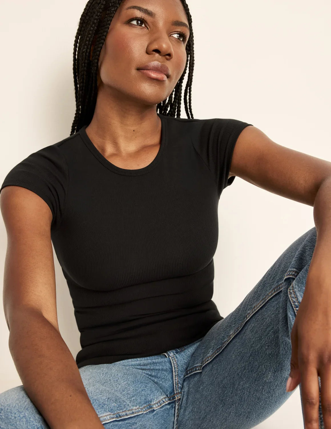 Gin is a 34DD wears a size M | Black