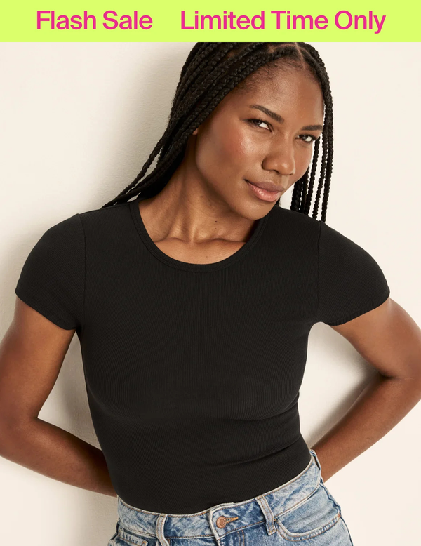 Gin is a 34DD wears a size M | Black