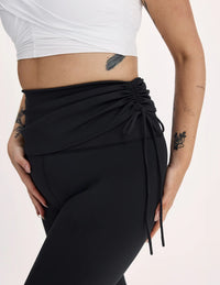 Sarah (Birds Papaya) is 5’8” wearing KNIX L  | Black