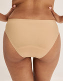 Ashley has 39” hips and wears KNIX S | Warm Sand