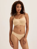 Ashley has 39” hips and wears KNIX S | Warm Sand