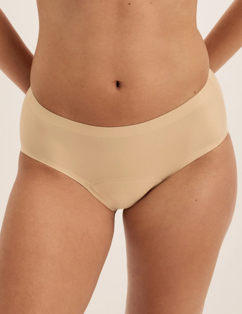 Megan has 36.5” hips and wears KNIX S | Warm Sand