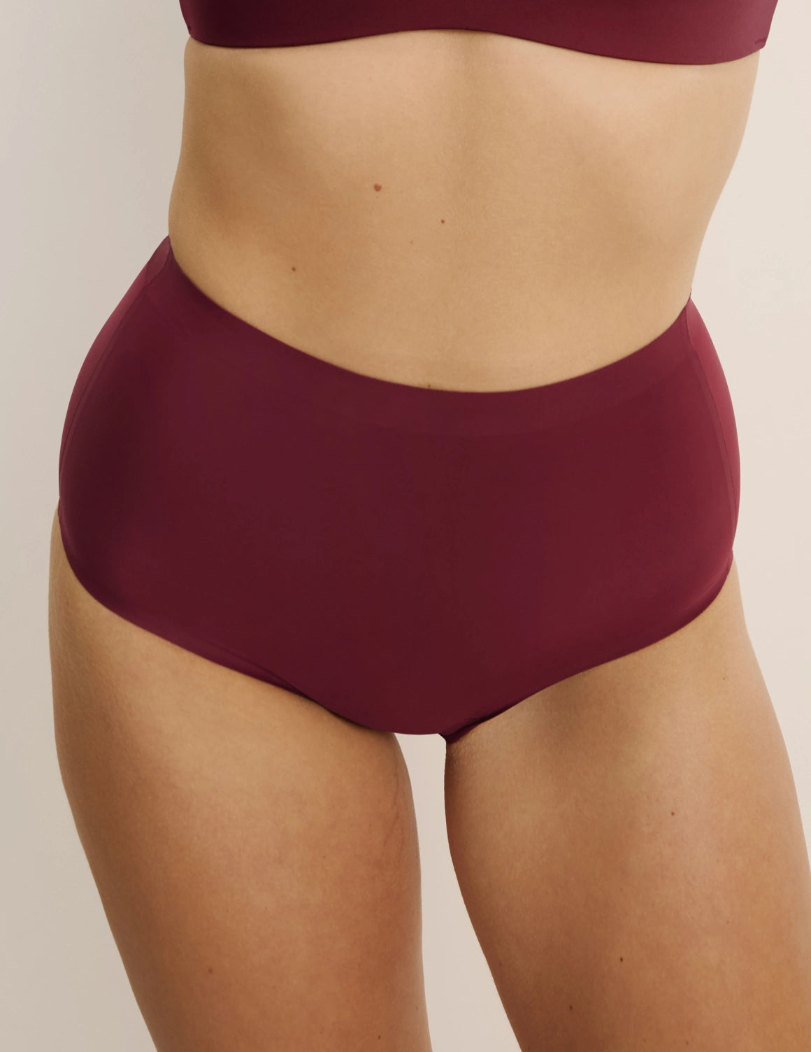 Front view of model wearing the Super Leakproof® No-Show High Rise highlighting the coverage and smooth fit