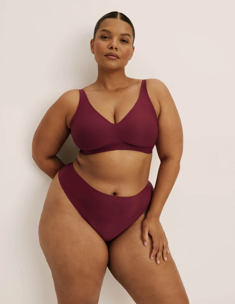 Leslie has 49” hips and wears KNIX XXL | Dark Cherry