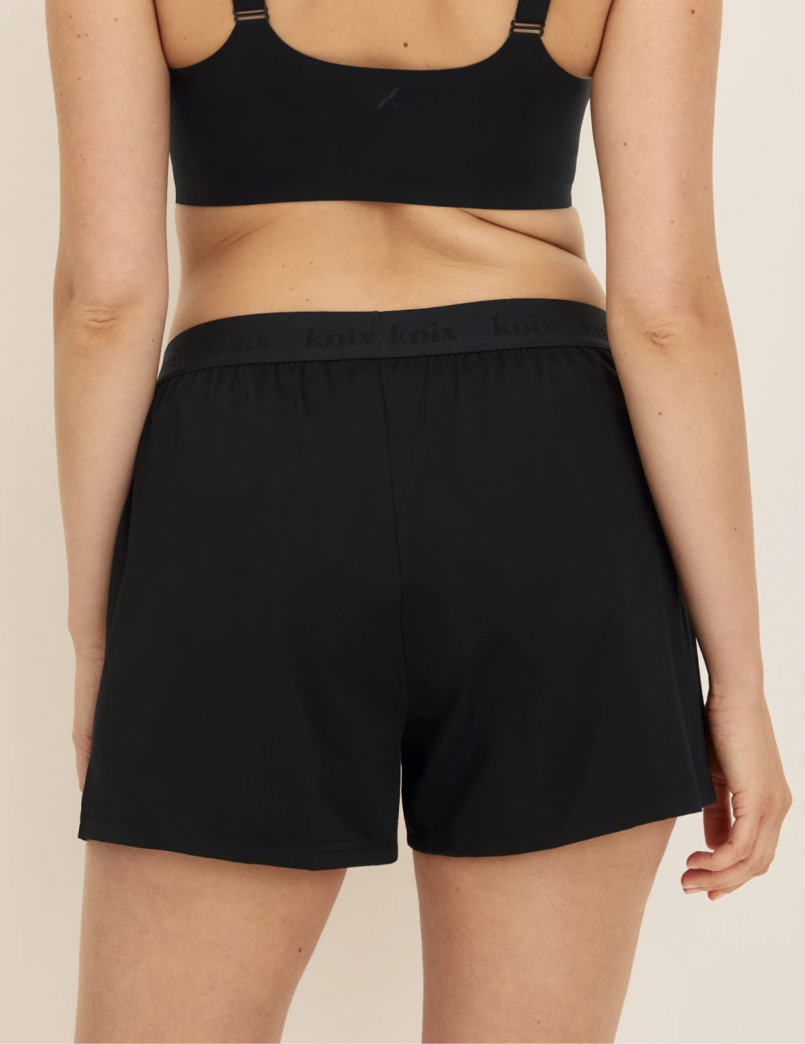 Sarah has 38.5” hips and wearing KNIX M | Black