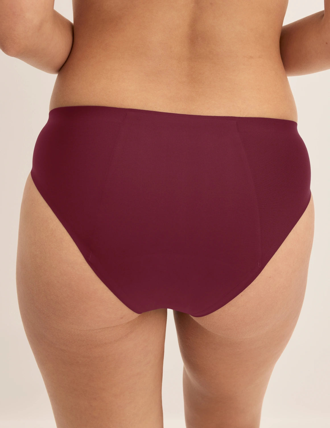 Megan has 36.5” hips and wears KNIX S | Dark Cherry
