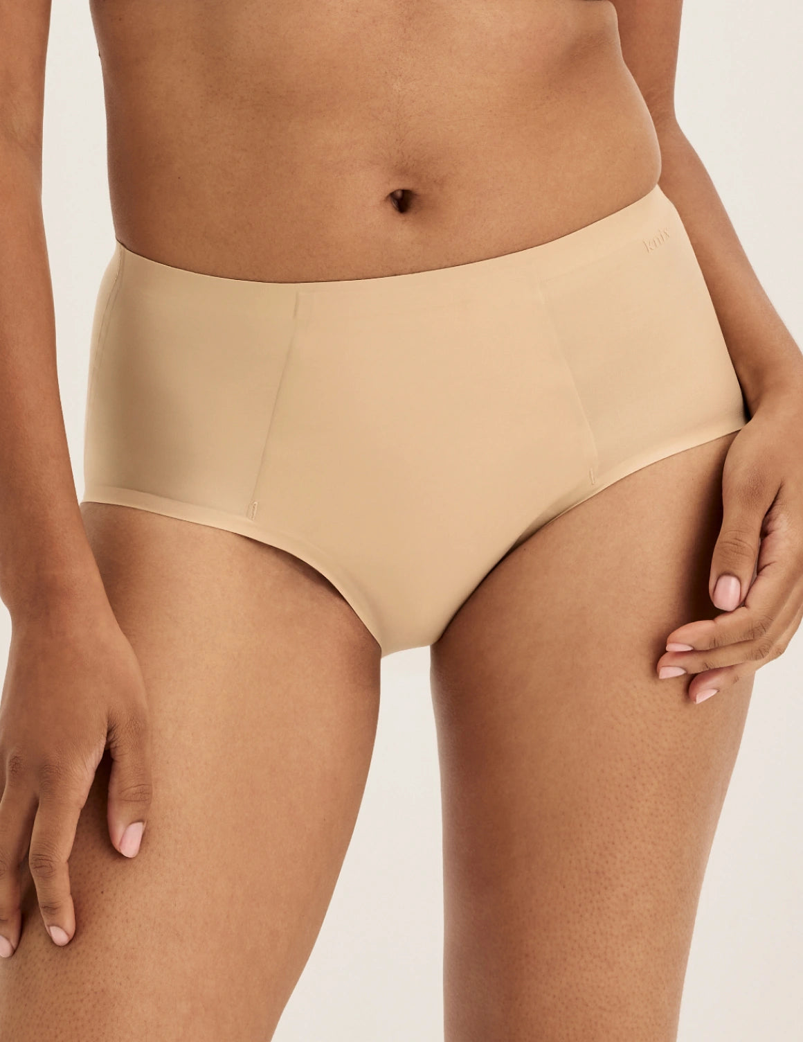 Ashley has 39” hips and wears KNIX S | Warm Sand