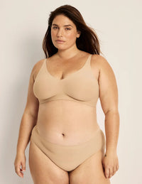 Clementine has 51” hips, and wearing KNIX XXL | Warm Sand