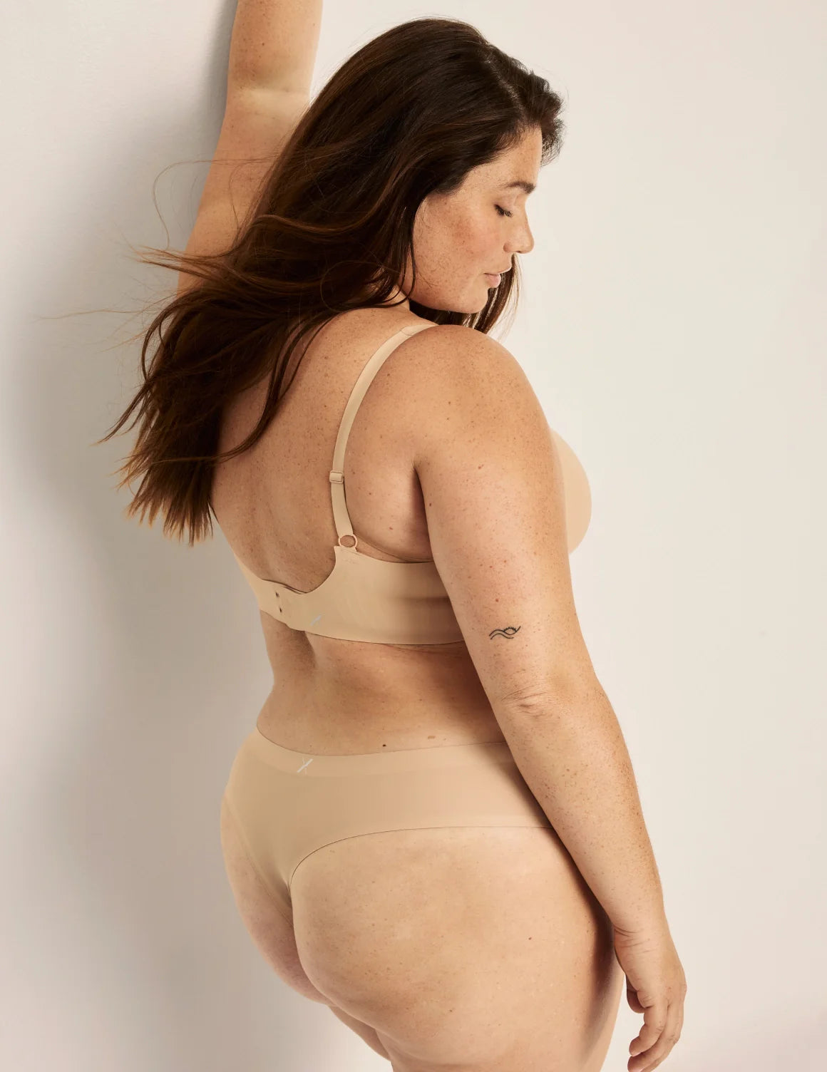 Clementine has 51” hips, and wearing KNIX XXL | Warm Sand