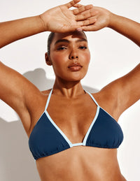 Amber is a 36C and wears a Knix size L   | Horizon/Blue Ice