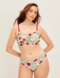 Liz is a 34C wearing KNIX M | | Thorns and All