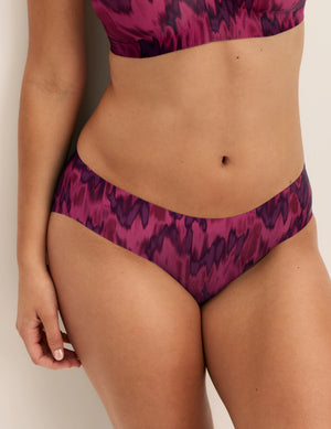 Front view of model wearing the Essential No-Show Bikini highlighting the coverage and smooth fit