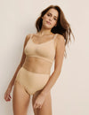 Sarah has 38.5” hips, and wearing KNIX M | Warm Sand